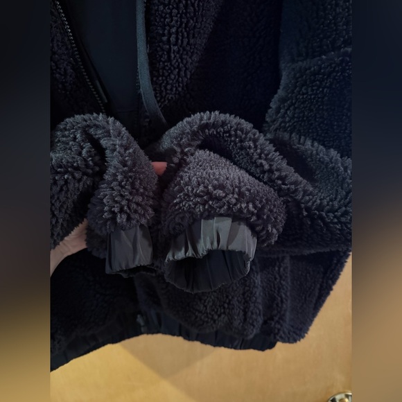 Alo Yoga Reversible Coat New Condition - Picture 7 of 15